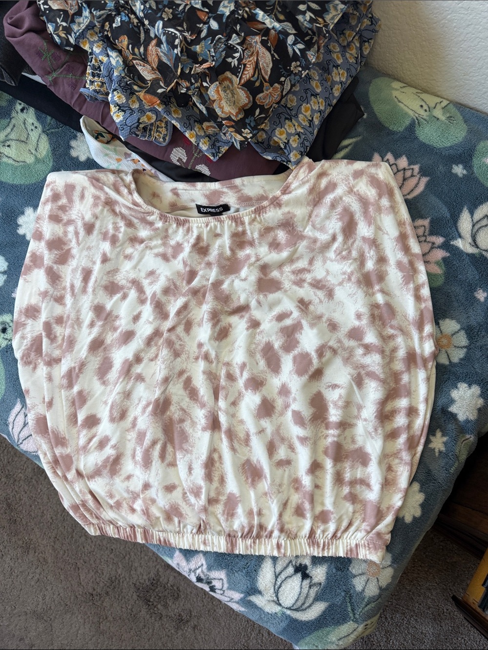 Express Cream and Dusty Pink Tie-Dye Cropped Top